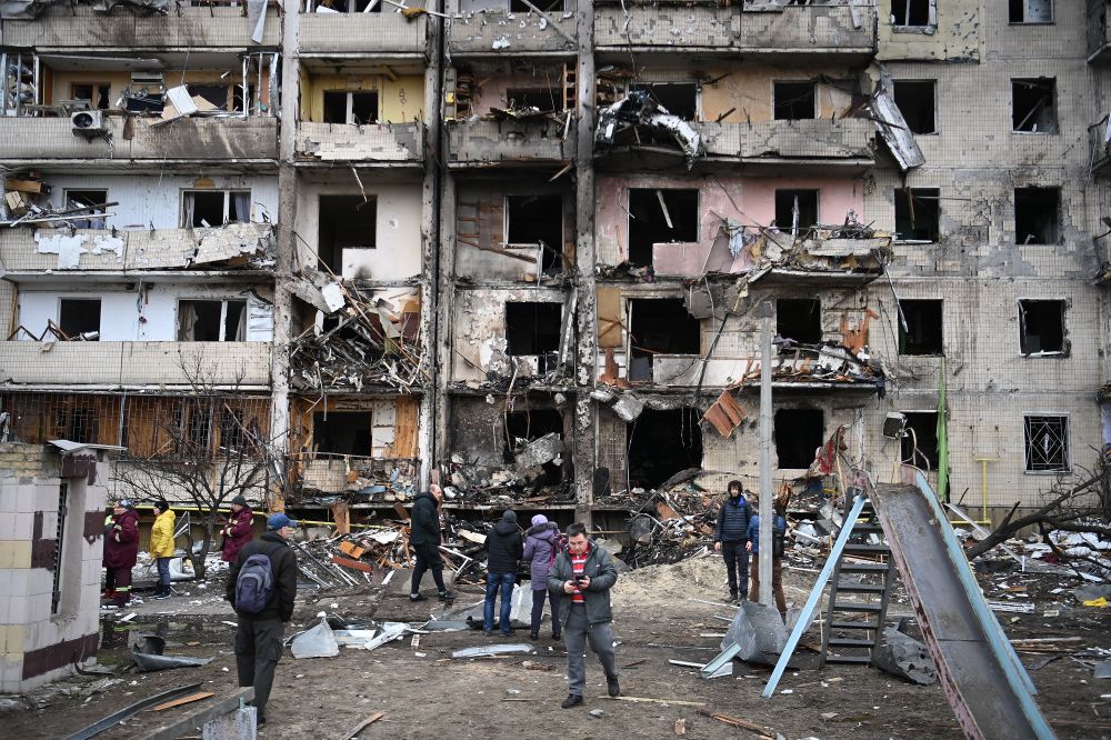 Un bâtiment endommagé par des tirs de missiles à Kiev, le 25.02.22