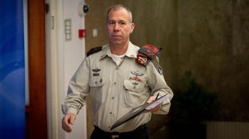L'ancien secrétaire militaire de Benjamin Netanyahou, le général Avi Gil