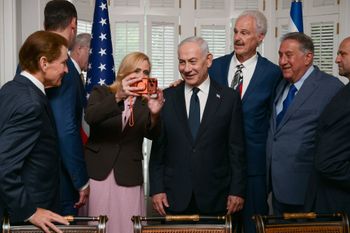 Le Premier ministre Benjamin Netanyahou et son épouse, Sara Netanyahou, ont rencontré mercredi de hauts responsables de l’AIPAC à la Blair House, à Washington.
