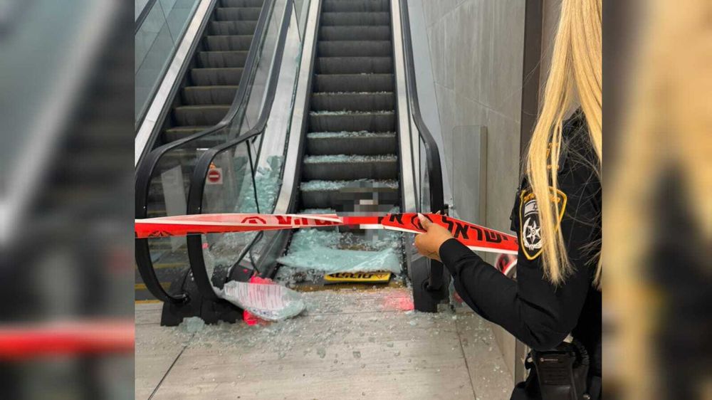 Debris after shrapnel from a Houthi missile fell on the Modi'in train station