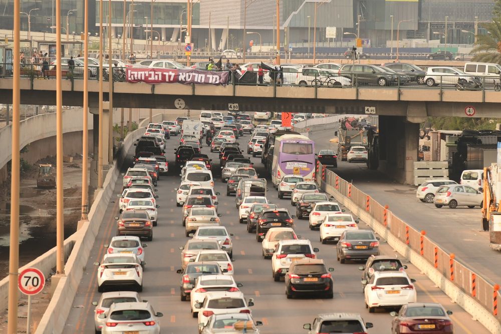 Heavy traffic jam on the Ayalon Highway in Tel Aviv, on September 17, 2020, a day before Israel enters a national lockdown amid the coronavirus pandemic.