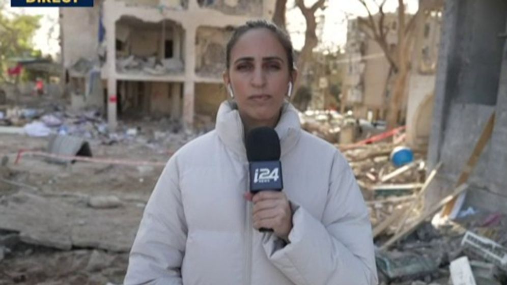 Screenshot/i24NEWS Notre reporter Shani Guidalia sur les lieux de l'impact à Arad le dimanche 22 mars 2026