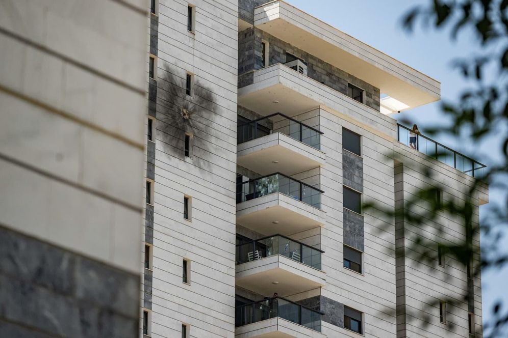 Damage to buildings from shrapnel in Petah Tikva, 3.3.2026