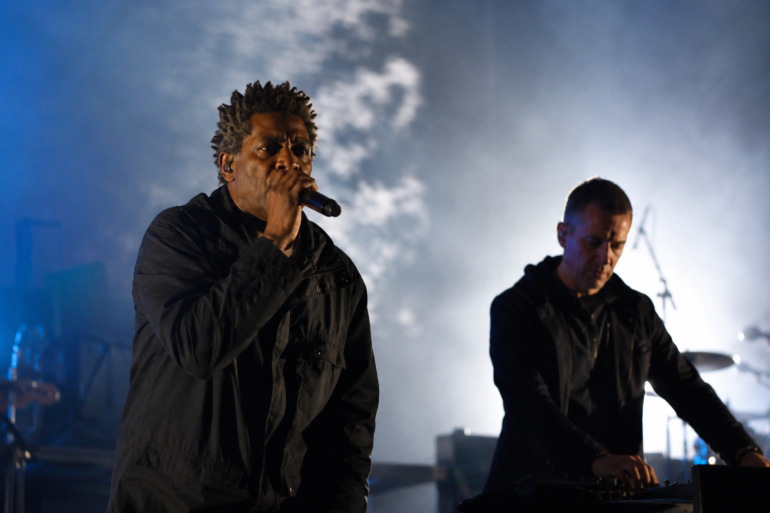 Massive Attack banni de Singapour après avoir déployé un drapeau palestinien en plein concert