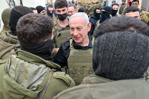 Netanyahu Visits Troops, Vows Continued Fight Against Hezbollah