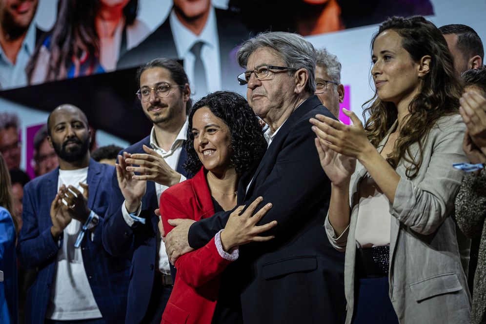 Illustration - Jean-Luc Mélenchon, Manon Aubry et d'autres élus et militants LFI