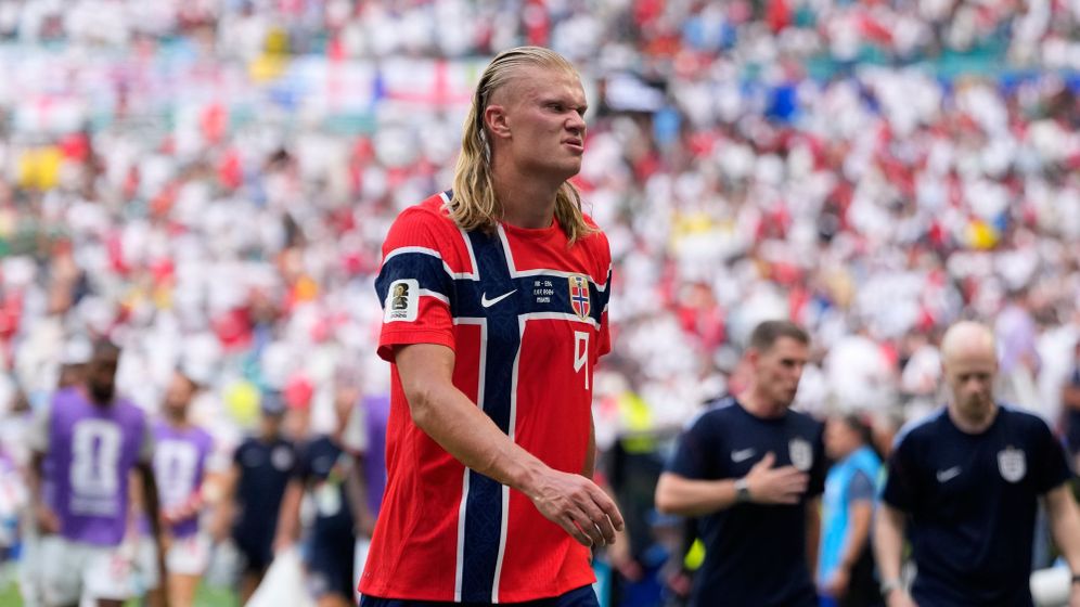 AP Photo/Rebecca Blackwell Norway's Erling Haaland leaves the pitch at halftime during the World Cup quarterfinal soccer match between Norway and England in Miami Gardens, Fla., Saturday, July 11, 2026.