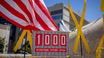 Commémoration des 1 000 jours depuis le massacre du 7 octobre, sur la place des Otages à Tel-Aviv, le 2 juillet 2026