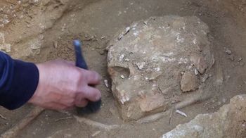 Sarcophage de l’époque romaine découvert, mardi, dans un cimetière de plus de 2000 ans excavé l’année dernière dans la bande de Gaza
