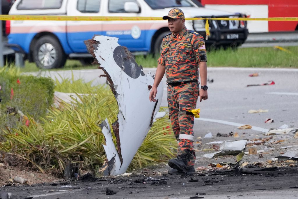 Private Jet Crashes Into Motorway In Malaysia, Killing 10 - Vimarsana News