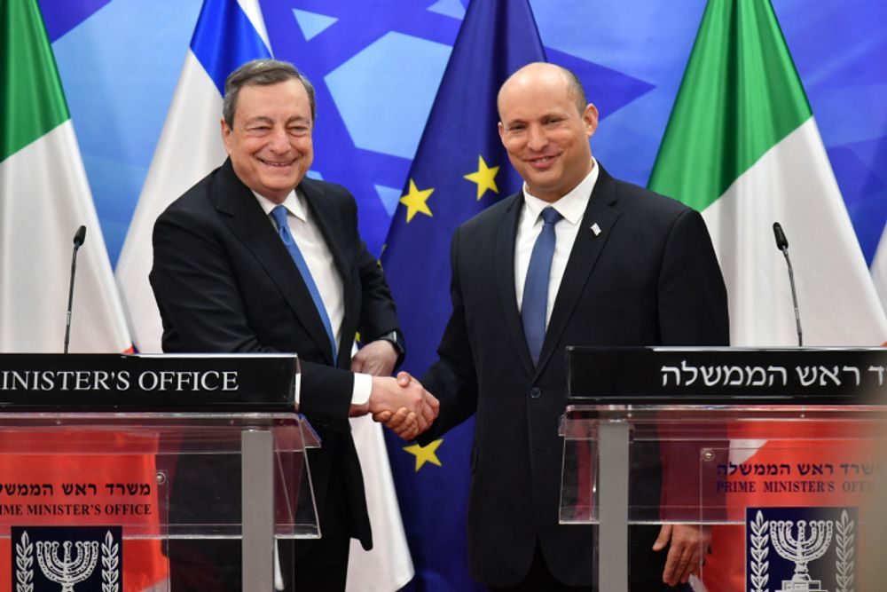 Le Premier ministre israélien Naftali Bennett et son homologue italien Mario Draghi à Jérusalem, le 14 juin 2022
