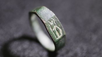 Bronze ring displaying the image of the Greed goddess Athena