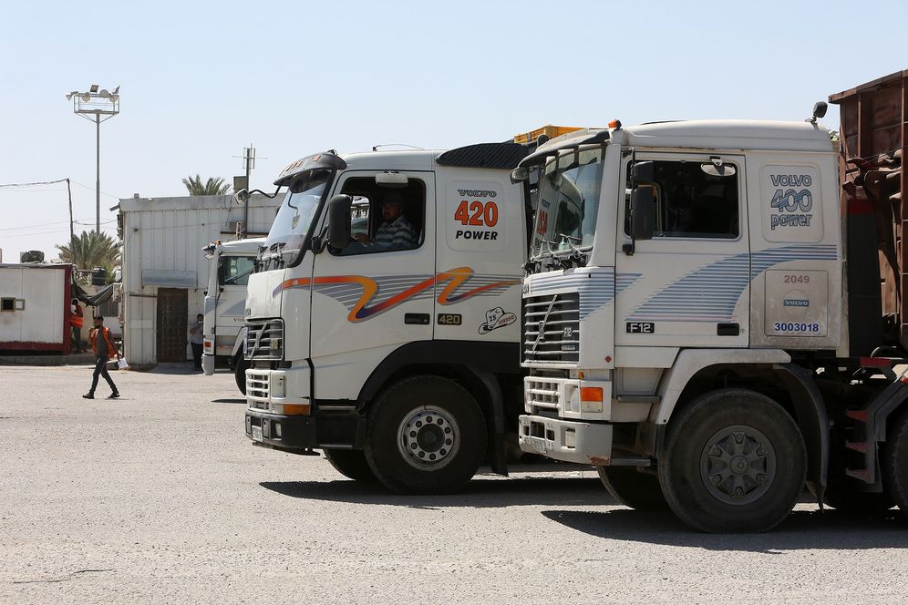 Abed Rahim Khatib/Flash90 Illustration - Des camions chargés de nourriture entrent à Rafah par le terminal de Kerem Shalom entre Israël et Gaza, le 25 mai 2021