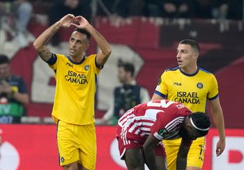 Eran Zahavi du Maccabi Tel Aviv, célèbre le 3e but de son équipe contre l'Olympiakos, le 7 mars 2024