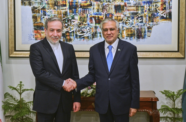 Le ministre pakistanais des Affaires étrangères et son homologue iranien