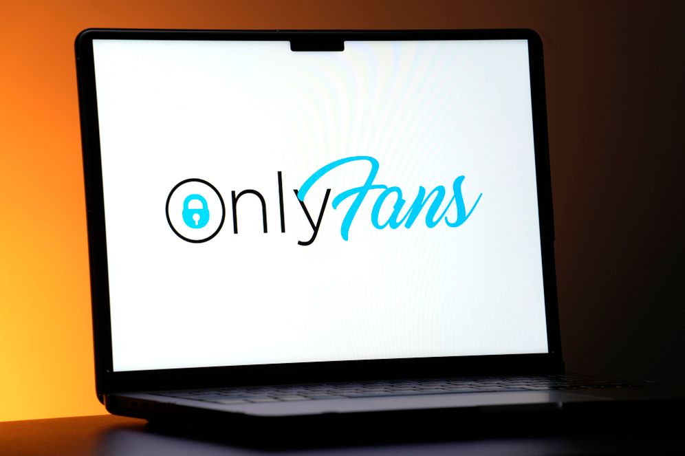 ASSOCIATED PRESS הלוגו של OnlyFans מוצג על מסך מחשב