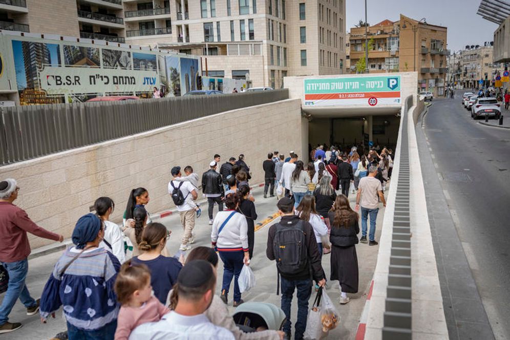 Dozens on their way to shelter in Jerusalem