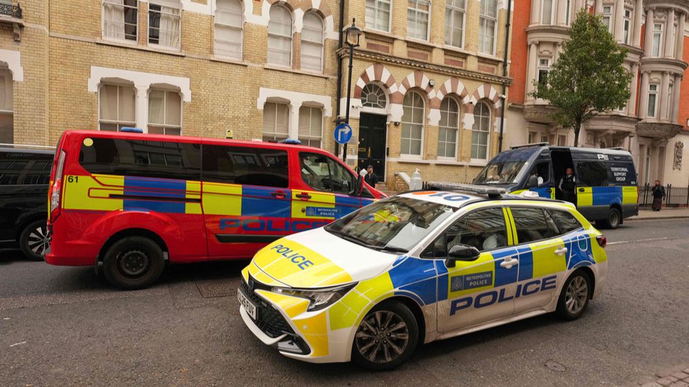Illustration - Véhicules de police près d'une synagogue dans le centre de Londres