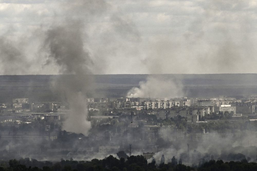 Frappes russes sur la ville de Severodonetsk dans le Donbass, le 8 juin 2022
