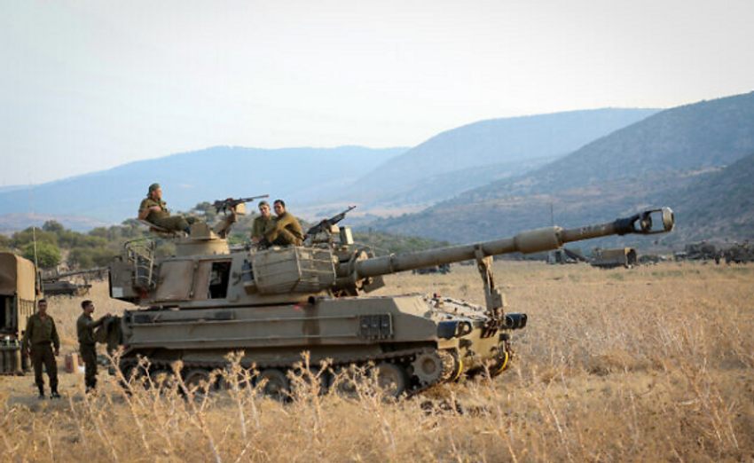 Les forces de l'armée israélienne près de la frontière entre Israël et le Liban sur le plateau du Golan le 27 juillet 2020