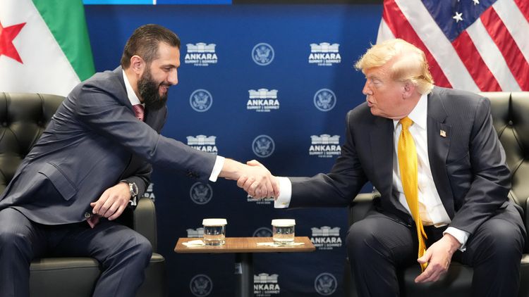 Le président américain Donald Trump et le président syrien Ahmed al-Sharaa en marge du sommet de l'OTAN à Ankara, en Turquie, le 8 juillet 2026