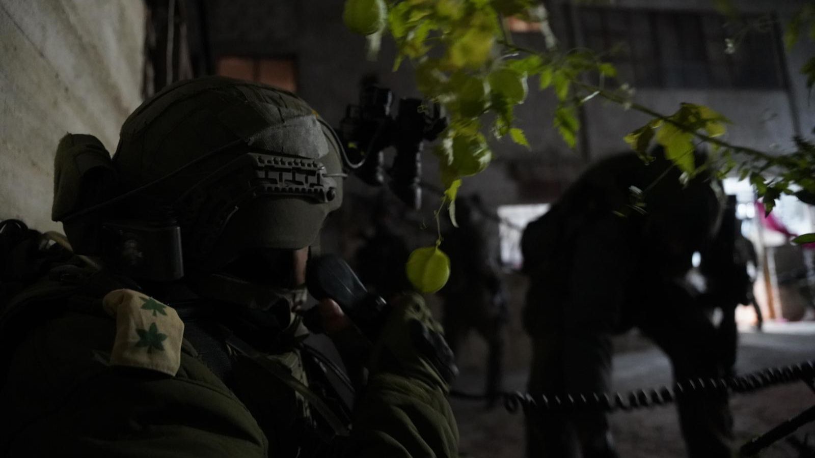 الجيش الإسرائيلي ينفذ هجومًا جويًا ليليًا على شاحنة أسلحة في سوريا