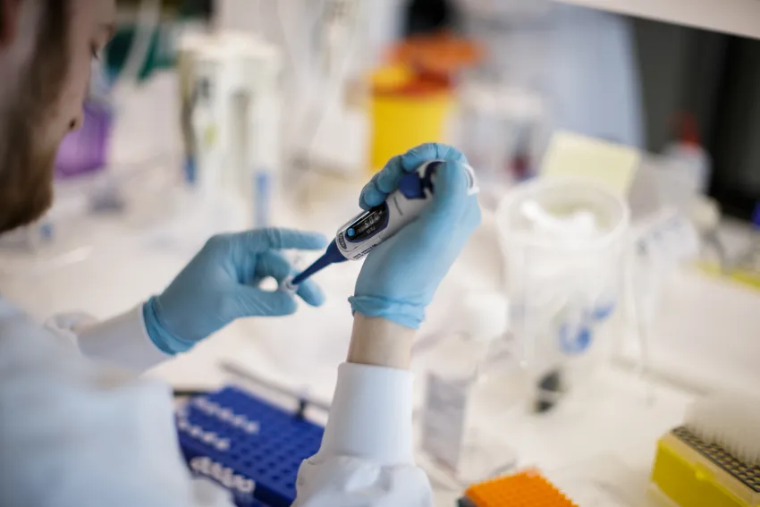 Pour guérir du coronavirus - Page 3 B9ca30e9e15572293904dc4eb330ce1a