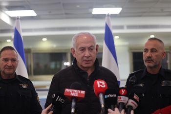 أدلى رئيس الوزراء الإسرائيلي بنيامين نتنياهو بتصريح لوسائل الإعلام في أعقاب الهجوم الدامي ، في مقر الشرطة في القدس في 27 يناير 2020