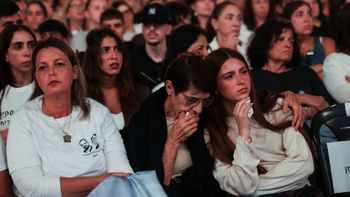Familles de victimes lors de la cérémonie de commémoration du massacre du 7 octobre à Tel-Aviv, le  07.10.26