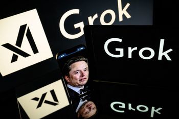 Le logo de Grok et Elon Musk