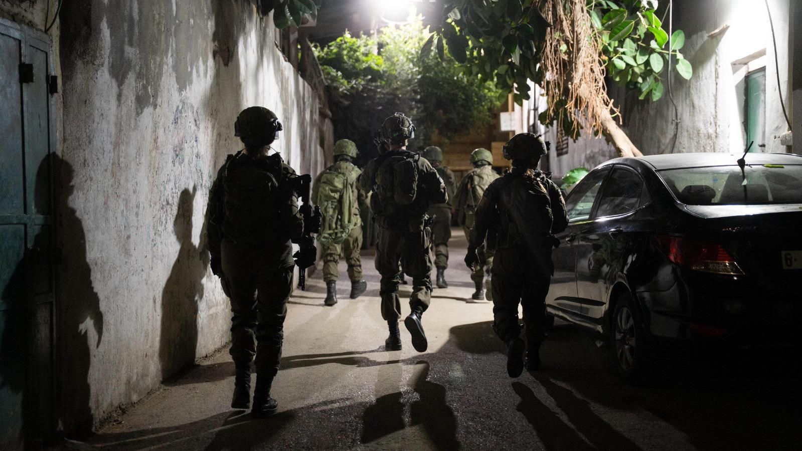 يوم دامٍ في الضفة الغربية: مقتل عائلة فلسطينية برصاص قوة إسرائيلية خاصة في طمون وفلسطيني آخر برصاص مستوطنين في قصرة