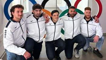 L'équipe israélienne de bobsleigh, de gauche à droite : Uri Zisman, Omer Katz, AJ Edelman, Ward Farwaseh, Itamar Shprinz