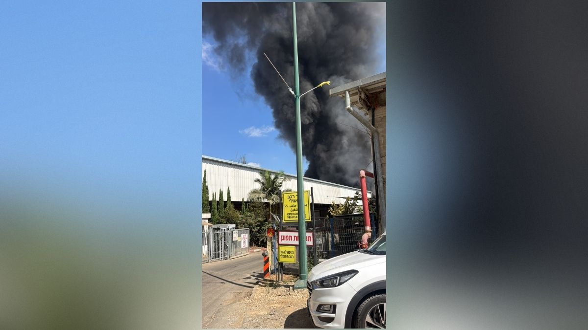 Un important incendie dans une zone industrielle de Sdérot fait trois blessés légers