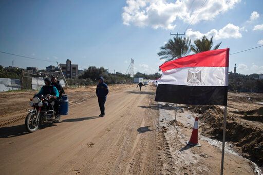 مصري من أمستردام يشعل موجة احتجاجات قسمت المهاجرين المصريين في جميع أنحاء العالم