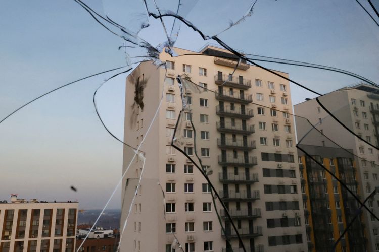 Building in a suburb of Moscow hit by one of the Ukrainian drones