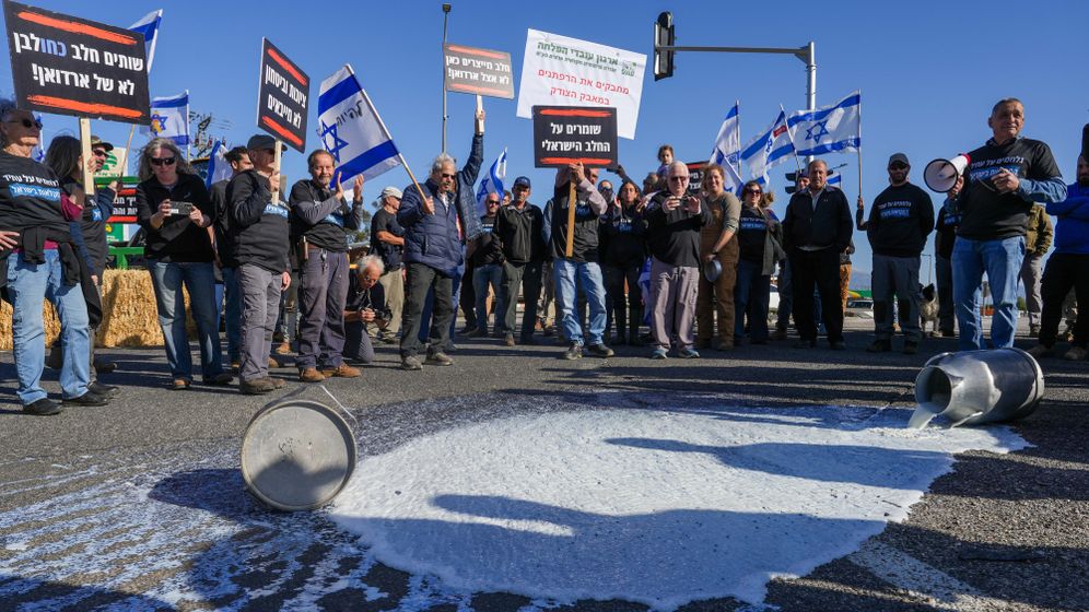 הפגנת הרפתנים במחאה על רפורמת החלב, ארכיון