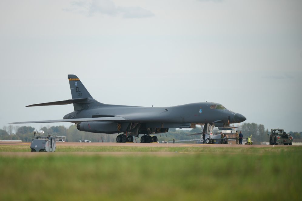 United States Air Force personnel work on a B1 bomber at RAF Fairford, a US airforce base in Fairford, England, Monday, Sept. 28, 2026. 
