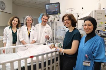 From right: nurse Aya Nasser from the Intensive Care Unit at Clalit-Schneider Children's Medical Center, donor Talia Eden, recipient Bissan, Dr. Michael Gurevich, Director of the Liver Transplant Units at Clalit-Schneider Children's Medical Center, Dr. Yael Mozer Glassberg, Head of the Liver Transplant Recipients Unit, and Orit Wizbord Zinman, Head of the Liver Disease Service at Clalit-Schneider