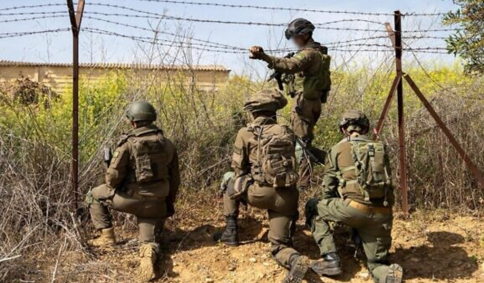 Des soldats de Tsahal participent à un exercice à la frontière libanaise, le 26 mars 2025.
