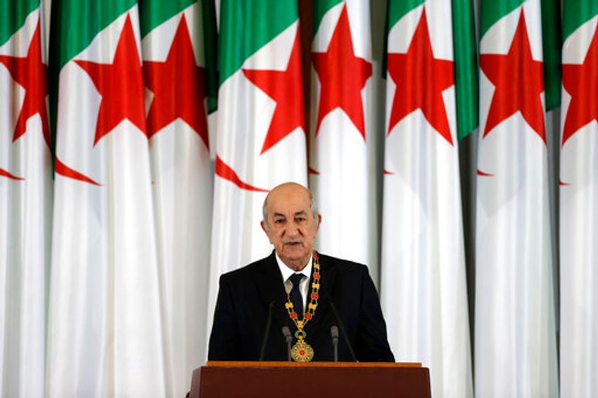 الرئيس الجزائري عبد المجيد تبون  يلقي كلمة خلال مراسم الافتتاح في القصر الرئاسي بالجزائر العاصمة ، الخميس 19 ديسمبر 2019.