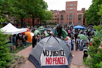 George Washington University students set tents in the campus during a pro-Palestinians protests over the Israel-Gaza цar, April 25, 2024, in Washington.