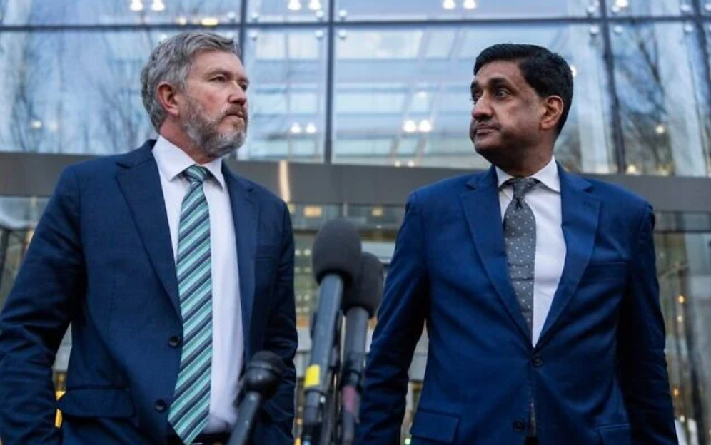 X Ro Khanna et Thomas Massie s’allient pour tenter de retirer du budget de la défense une mesure renforçant la coopération militaire avec Israël.
