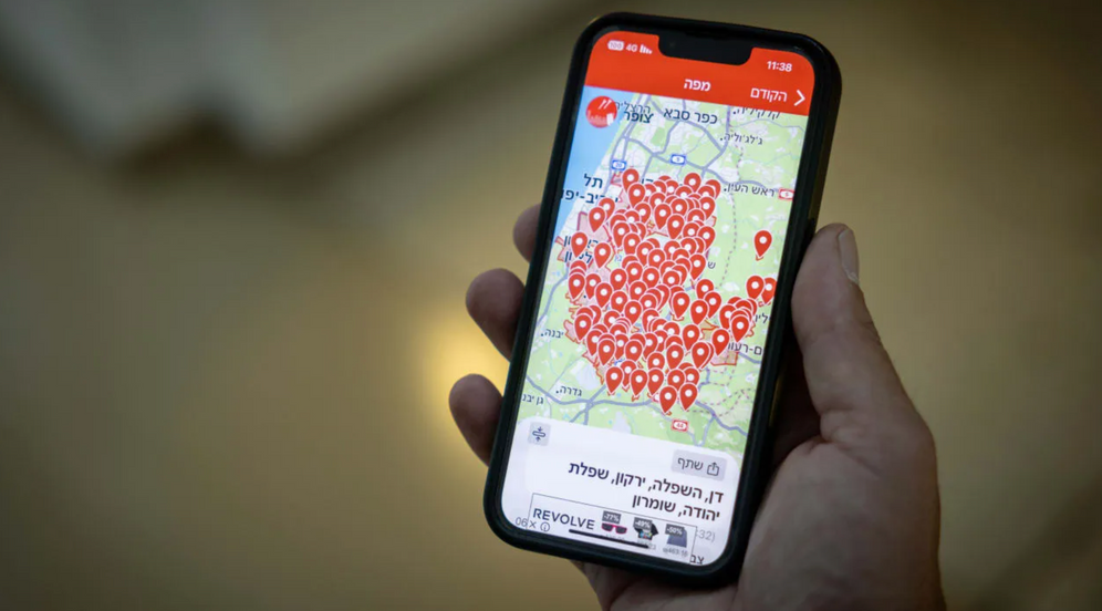 CHAIM GOLDBERG/FLASH90 The Home Front Command app issuing warnings for incoming rocket attacks in central Israel, September 2024; illustrative.