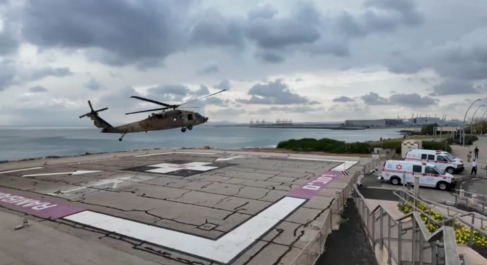 Centre médical de Rambam Evacuation du colonel Meir Biderman, grièvement blessé par un drone explosif dans le sud du Liban.