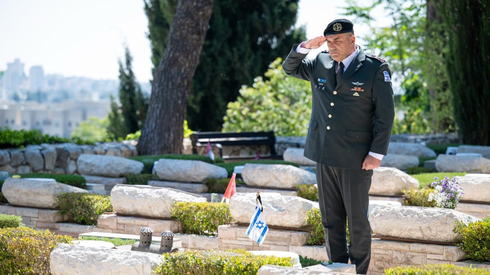 Yom HaZikaron : Eyal Zamir salue les soldats tombés au combat en qui "était gravée la défense de la patrie"
