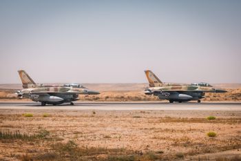 Des avions de chasse israéliens décollent pour intercepter des drones lancés par l'Iran, le 13.06.2025