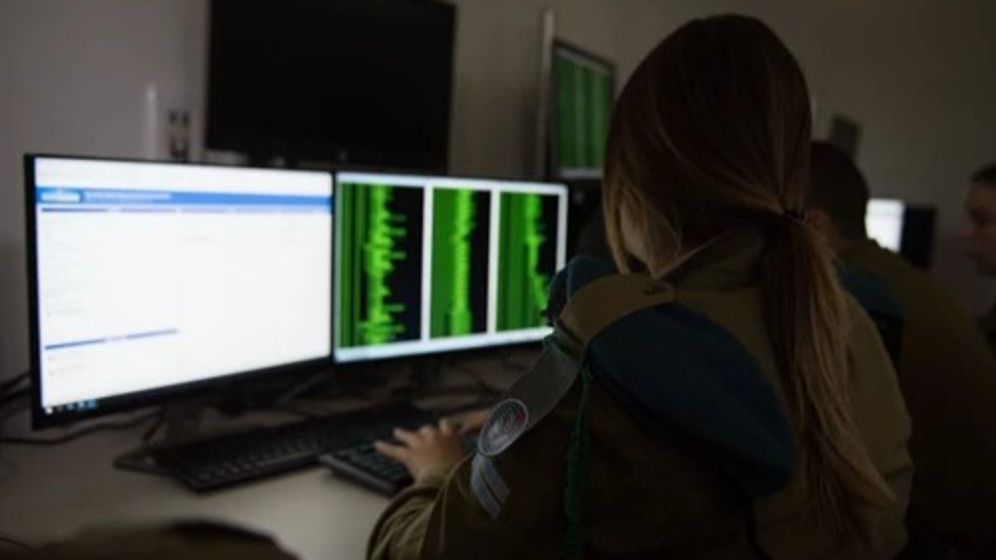 Illustration- Une soldate de Tsahal dans l'unité chargée de lutter contre les cyberattaques