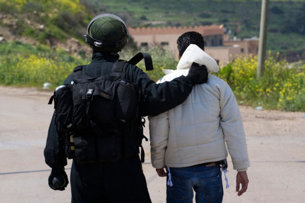 Flash90 Israeli police escort right-wing extremists as they march in Israel's largest Arab city Umm El-Fahm on March 24, 2009.