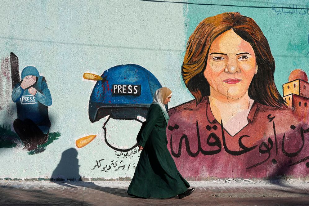 A mural of slain Al Jazeera journalist Shireen Abu Akleh adorns a wall, in Gaza City, May 15, 2022.