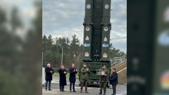 היסטוריה בגרמניה: טקס המסירה של מערכת "חץ 3" ליד ברלין 3.12.2025
